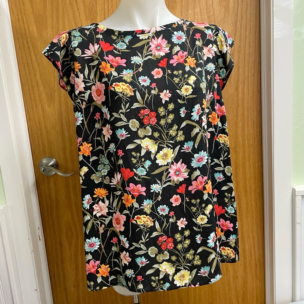 LOFT PLUS Sleeveless Ruffle Blouse 14
Multicolored Floral